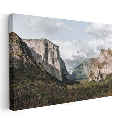 Yosemite Vadisi - İhtişamlı Kayalıklar ve Şelale Kanvas Tablo