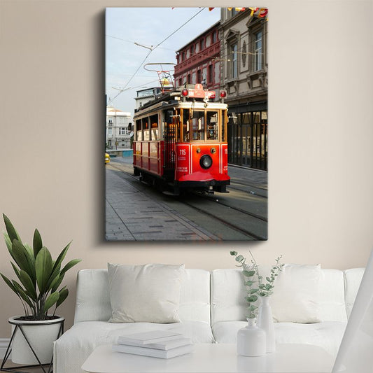 Nostaljik Tramvay - Şehir Merkezinde Kırmızı Tramvay Kanvas Tablo