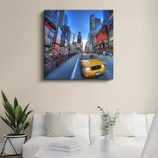 New York Taksi - Times Square'de Sarı Crown Victoria Kanvas Tablo