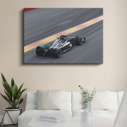 Mercedes F1 - Pistte Hız Yapan Yarış Otomobili Kanvas Tablo