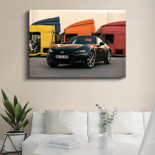 Mazda MX-5 Miata - Renkli Kamyonlar Önünde Roadster Kanvas Tablo