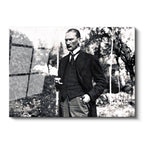 Tamperli Gerçek Cam Tablo Atatürk Bahçede Bastonlu Duruş Atatürk Tablosu Duvar Dekoru