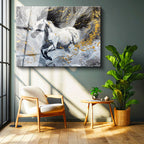 Tamperli Gerçek Cam Tablo Gri Akışkan Fon Altın Detaylı At Tablosu Duvar Dekoru