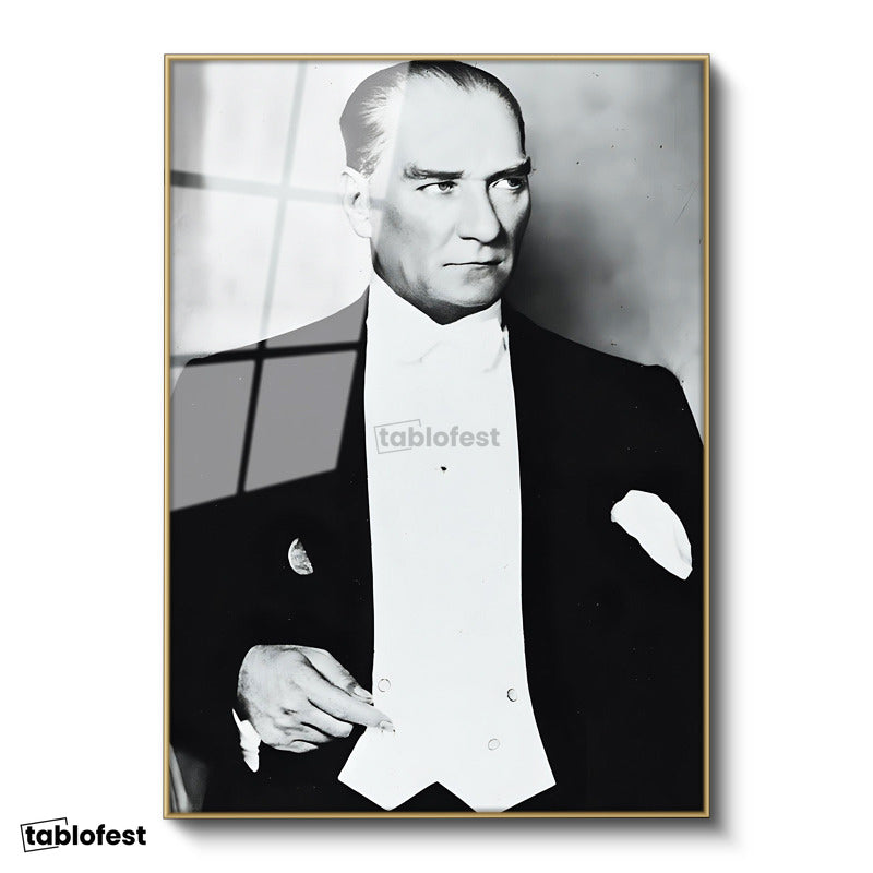 Altın Renk Metal Çerçeveli Tamperli Cam Tablo Atatürk Frak Giyim Atatürk Tablosu Duvar Dekoru