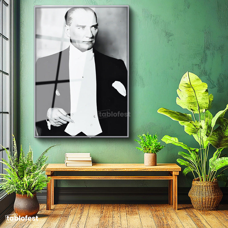Gümüş Renk Metal Çerçeveli Tamperli Cam Tablo Atatürk Frak Giyim Atatürk Tablosu Duvar Dekoru