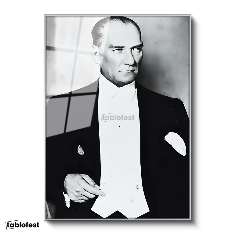 Gümüş Renk Metal Çerçeveli Tamperli Cam Tablo Atatürk Frak Giyim Atatürk Tablosu Duvar Dekoru