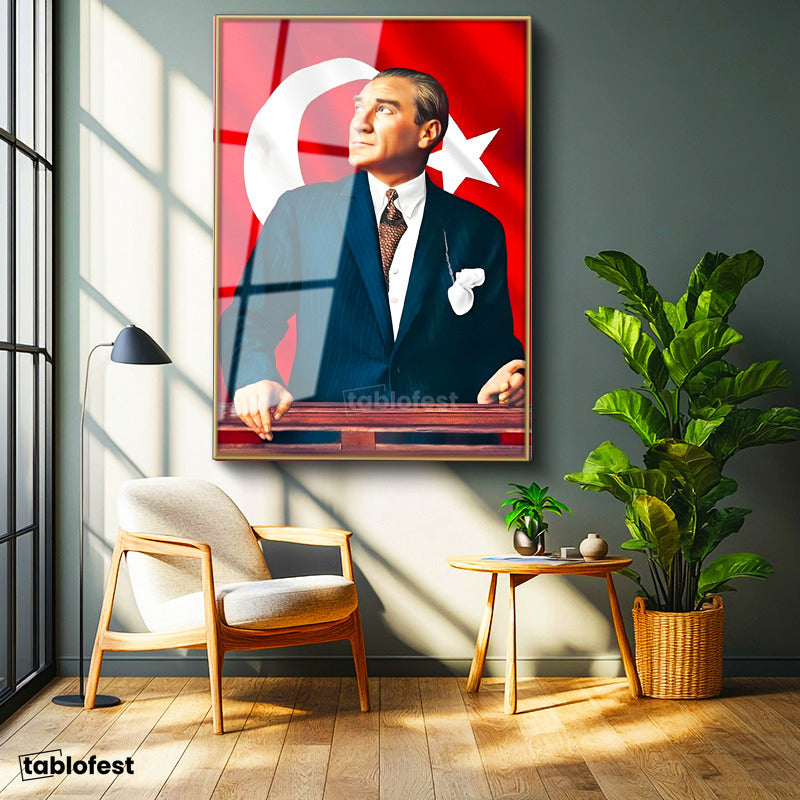 Altın Renk Metal Çerçeveli Tamperli Cam Tablo Atatürk Ufka Bakış Atatürk Tablosu Duvar Dekoru