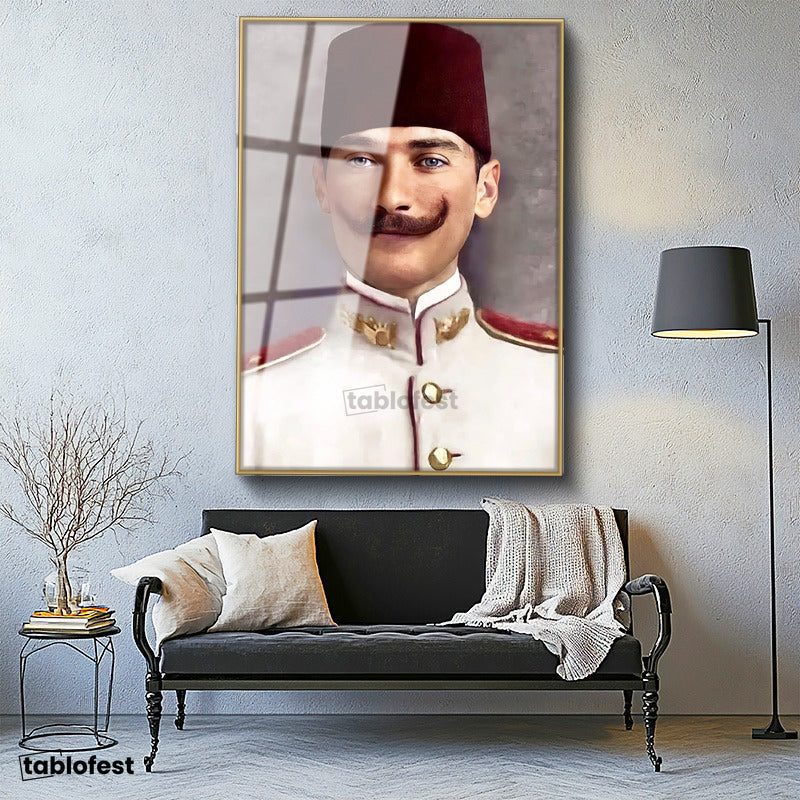 Altın Renk Metal Çerçeveli Tamperli Cam Tablo Atatürk Fesli Gençlik Atatürk Tablosu Duvar Dekoru