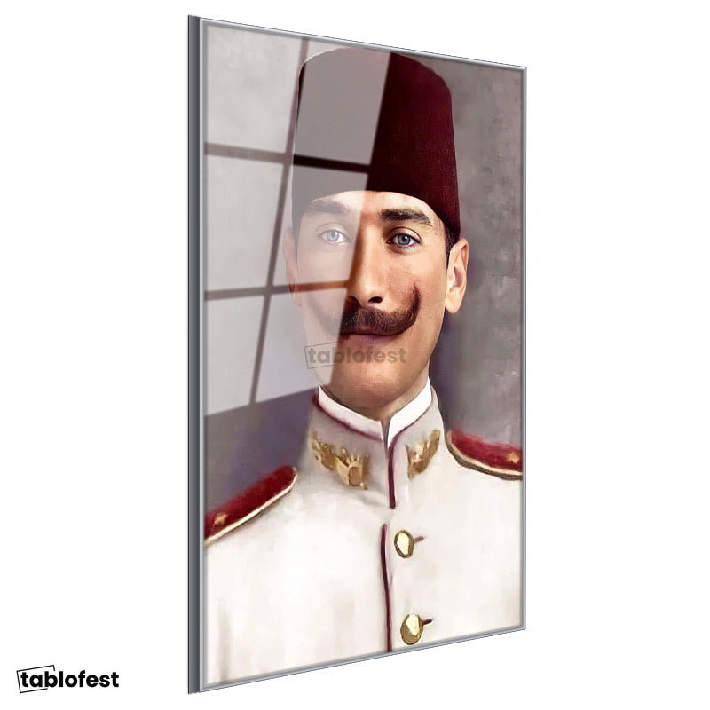 Gümüş Renk Metal Çerçeveli Tamperli Cam Tablo Atatürk Fesli Gençlik Atatürk Tablosu Duvar Dekoru