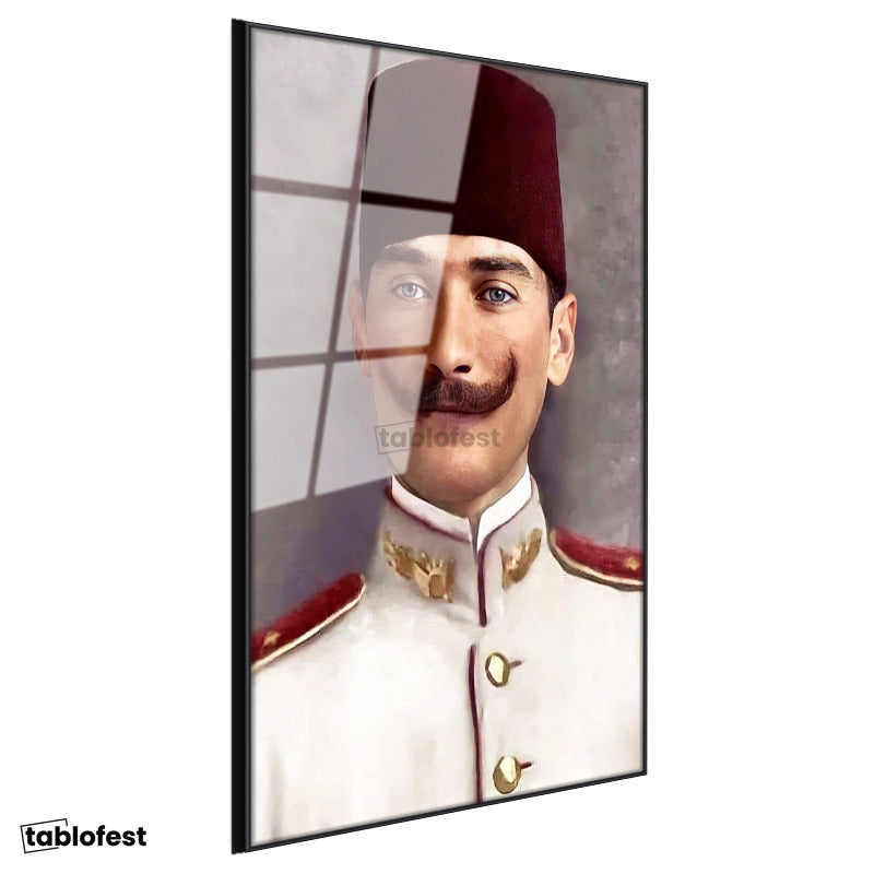 Siyah Renk Metal Çerçeveli Tamperli Cam Tablo Atatürk Fesli Gençlik Atatürk Tablosu Duvar Dekoru