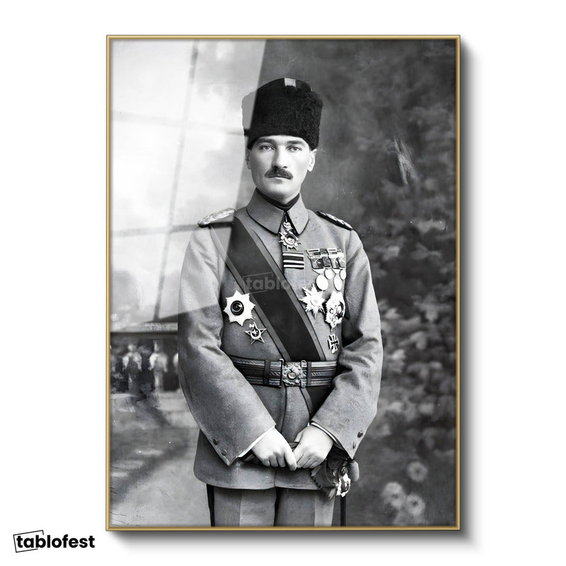 Altın Renk Metal Çerçeveli Tamperli Cam Tablo Atatürk Madalyalı Mareşal Atatürk Tablosu Duvar Dekoru