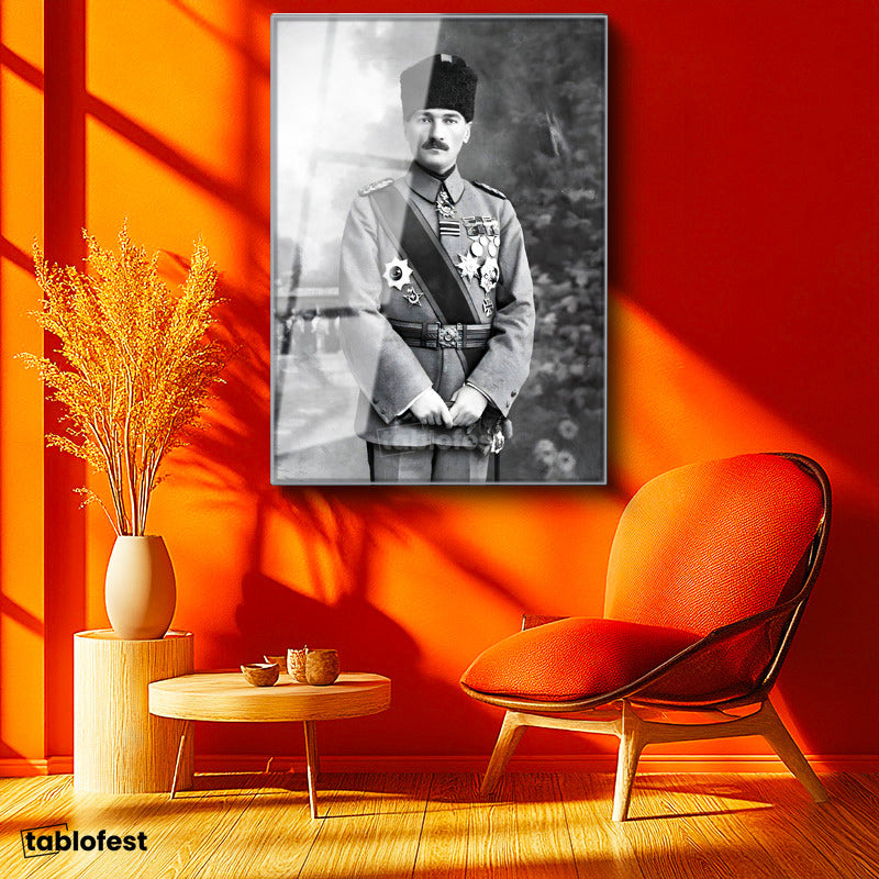 Gümüş Renk Metal Çerçeveli Tamperli Cam Tablo Atatürk Madalyalı Mareşal Atatürk Tablosu Duvar Dekoru