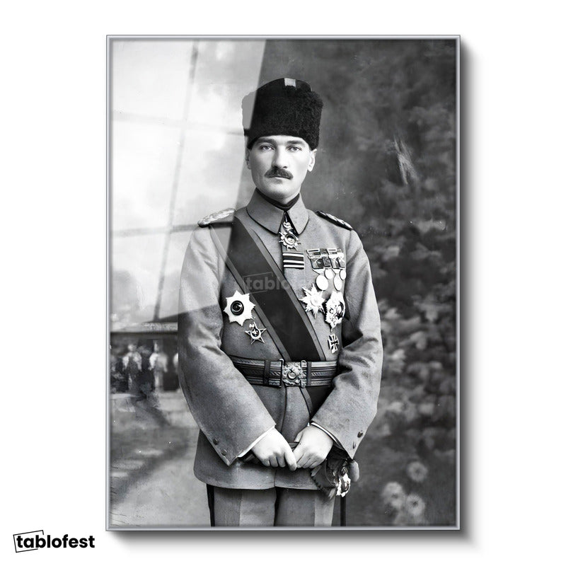 Gümüş Renk Metal Çerçeveli Tamperli Cam Tablo Atatürk Madalyalı Mareşal Atatürk Tablosu Duvar Dekoru