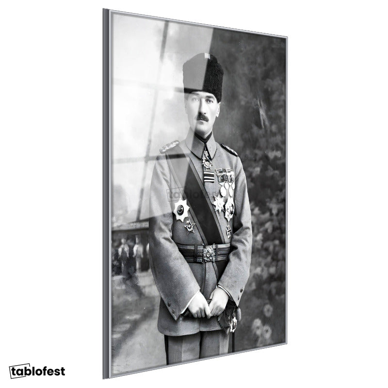 Gümüş Renk Metal Çerçeveli Tamperli Cam Tablo Atatürk Madalyalı Mareşal Atatürk Tablosu Duvar Dekoru