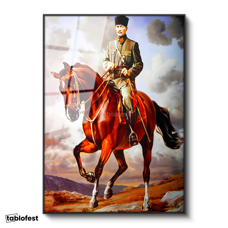 Siyah Renk Metal Çerçeveli Tamperli Cam Tablo Atatürk At Üzerinde Üniforma Atatürk Tablosu Duvar Dekoru