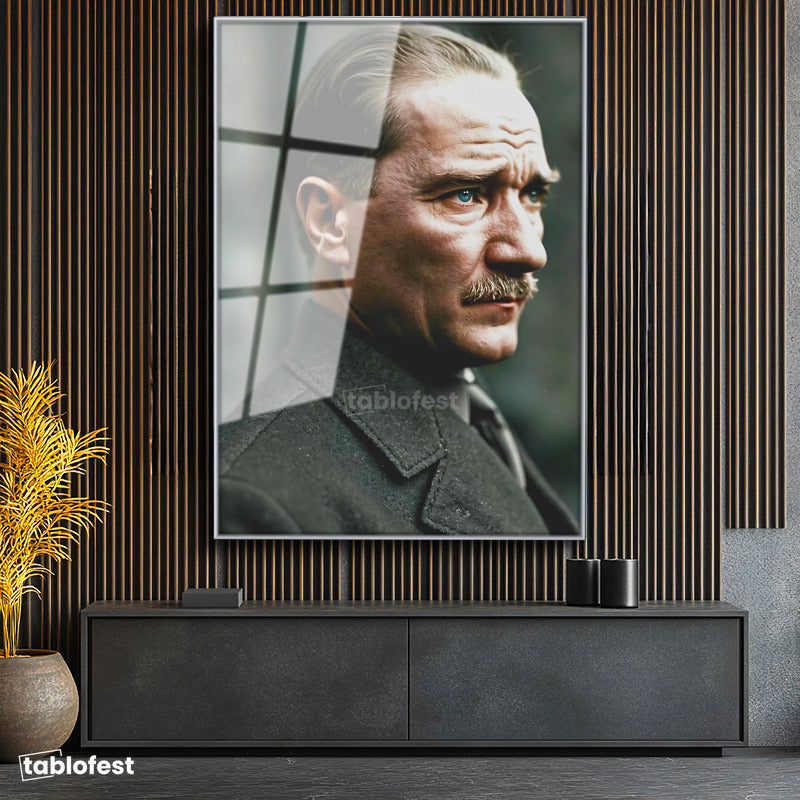 Gümüş Renk Metal Çerçeveli Tamperli Cam Tablo Atatürk Asil Duruş Palto Atatürk Tablosu Duvar Dekoru