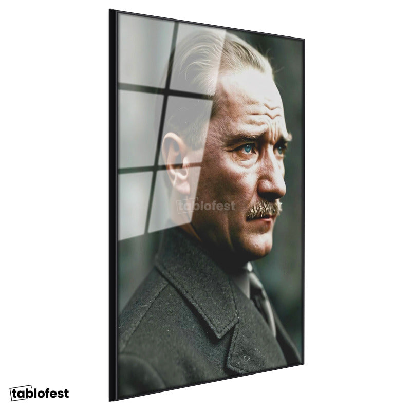 Siyah Renk Metal Çerçeveli Tamperli Cam Tablo Atatürk Asil Duruş Palto Atatürk Tablosu Duvar Dekoru