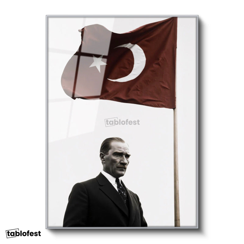 Gümüş Renk Metal Çerçeveli Tamperli Cam Tablo Atatürk ve Dalgalanan Türk Bayrağı Atatürk Tablosu Duvar Dekoru