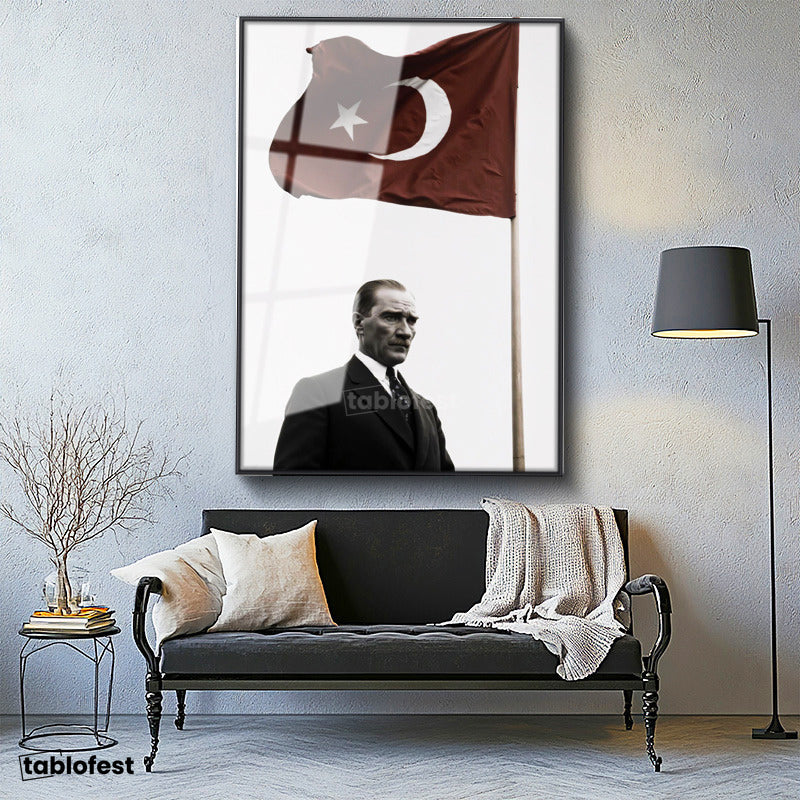Siyah Renk Metal Çerçeveli Tamperli Cam Tablo Atatürk ve Dalgalanan Türk Bayrağı Atatürk Tablosu Duvar Dekoru