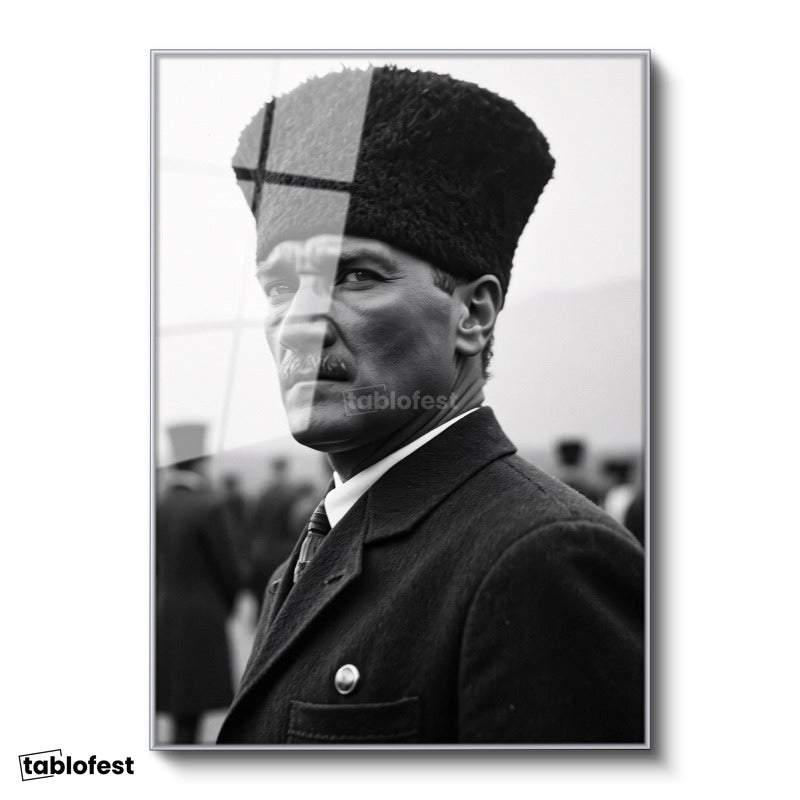 Gümüş Renk Metal Çerçeveli Tamperli Cam Tablo Atatürk Kalpaklı Cephe Bakış Atatürk Tablosu Duvar Dekoru