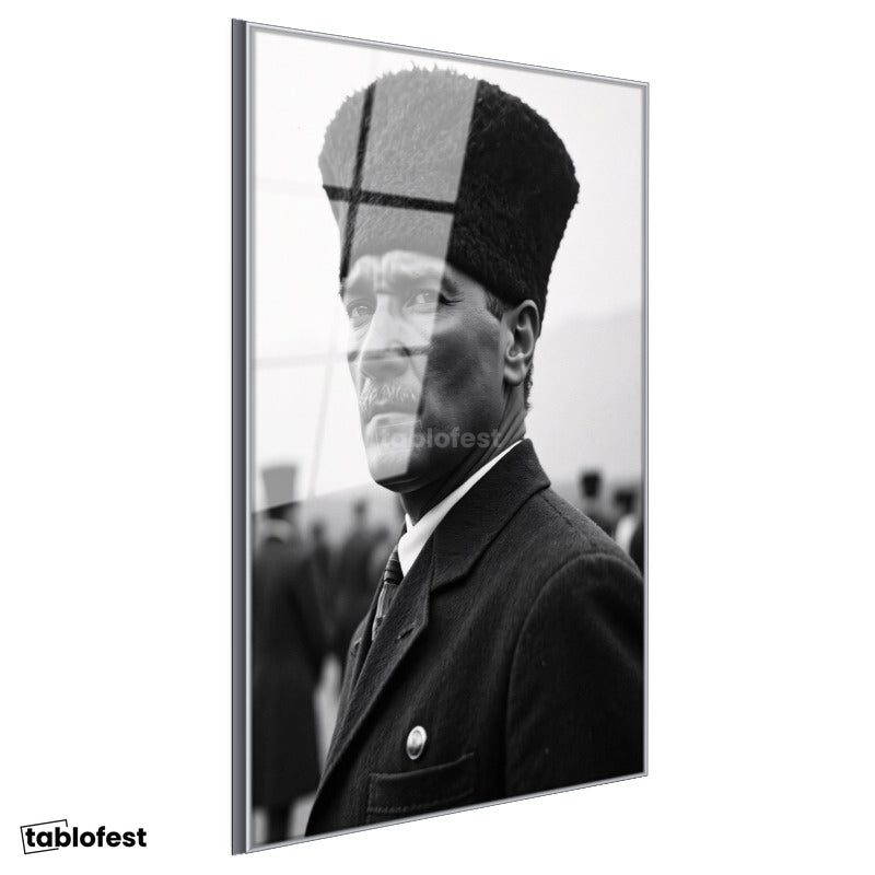 Gümüş Renk Metal Çerçeveli Tamperli Cam Tablo Atatürk Kalpaklı Cephe Bakış Atatürk Tablosu Duvar Dekoru