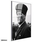 Gümüş Renk Metal Çerçeveli Tamperli Cam Tablo Atatürk Kalpaklı Cephe Bakış Atatürk Tablosu Duvar Dekoru