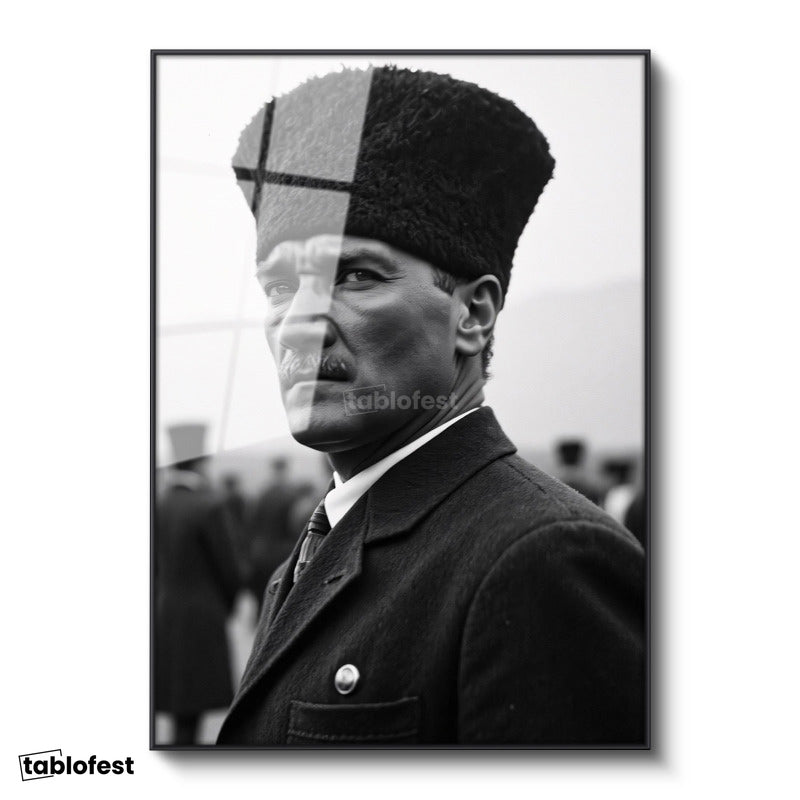 Siyah Renk Metal Çerçeveli Tamperli Cam Tablo Atatürk Kalpaklı Cephe Bakış Atatürk Tablosu Duvar Dekoru
