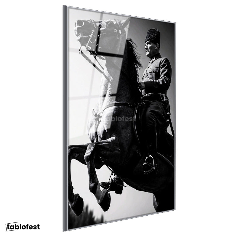 Gümüş Renk Metal Çerçeveli Tamperli Cam Tablo Atatürk Üniformalı Şahlanan At Atatürk Tablosu Duvar Dekoru