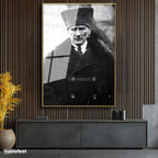 Altın Renk Metal Çerçeveli Tamperli Cam Tablo Atatürk Kalpaklı Kürklü Palto Kışlık Atatürk Tablosu Duvar Dekoru