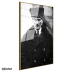 Altın Renk Metal Çerçeveli Tamperli Cam Tablo Atatürk Kalpaklı Kürklü Palto Kışlık Atatürk Tablosu Duvar Dekoru