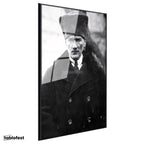 Siyah Renk Metal Çerçeveli Tamperli Cam Tablo Atatürk Kalpaklı Kürklü Palto Kışlık Atatürk Tablosu Duvar Dekoru