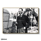 Altın Renk Metal Çerçeveli Tamperli Cam Tablo Atatürk Bahçede Bastonlu Duruş Atatürk Tablosu Duvar Dekoru