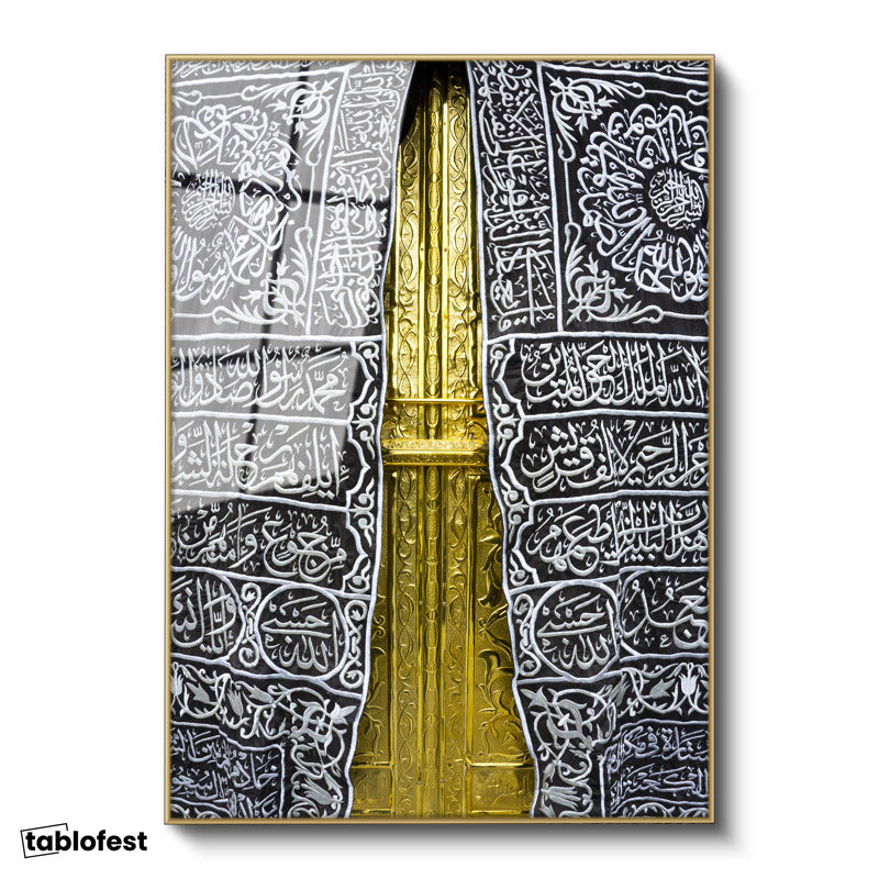 Altın Renk Metal Çerçeveli Tamperli Cam Tablo Kabe Kapısı İşleme Görünümlü Dini İslami Tablo Duvar Dekoru