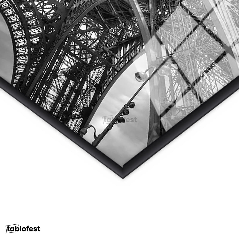 Siyah Renk Metal Çerçeveli Tamperli Cam Tablo Paris Eyfel Kulesi Taban Mimarisi Şehir Mimari Tablo Duvar Dekoru