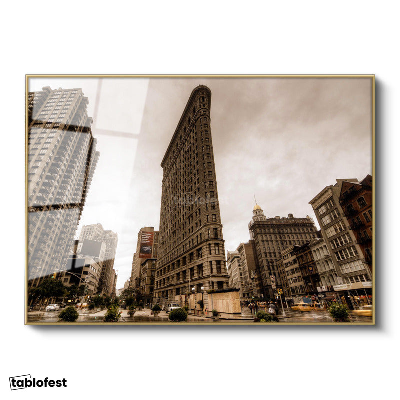 Altın Renk Metal Çerçeveli Tamperli Cam Tablo New York Flatiron Binası Şehir Mimari Tablo Duvar Dekoru