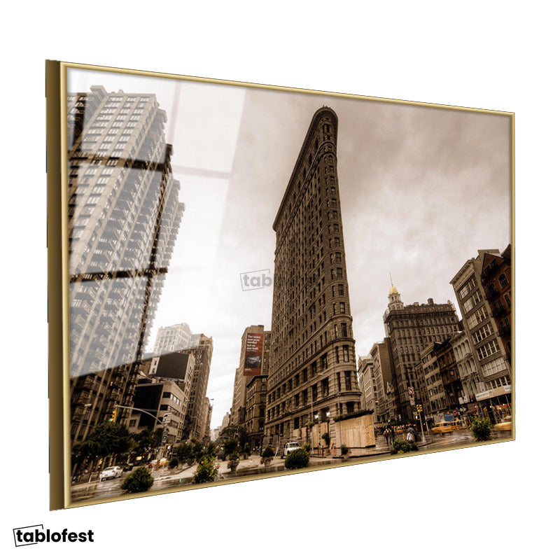 Altın Renk Metal Çerçeveli Tamperli Cam Tablo New York Flatiron Binası Şehir Mimari Tablo Duvar Dekoru