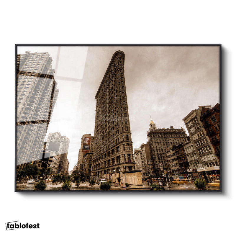 Siyah Renk Metal Çerçeveli Tamperli Cam Tablo New York Flatiron Binası Şehir Mimari Tablo Duvar Dekoru