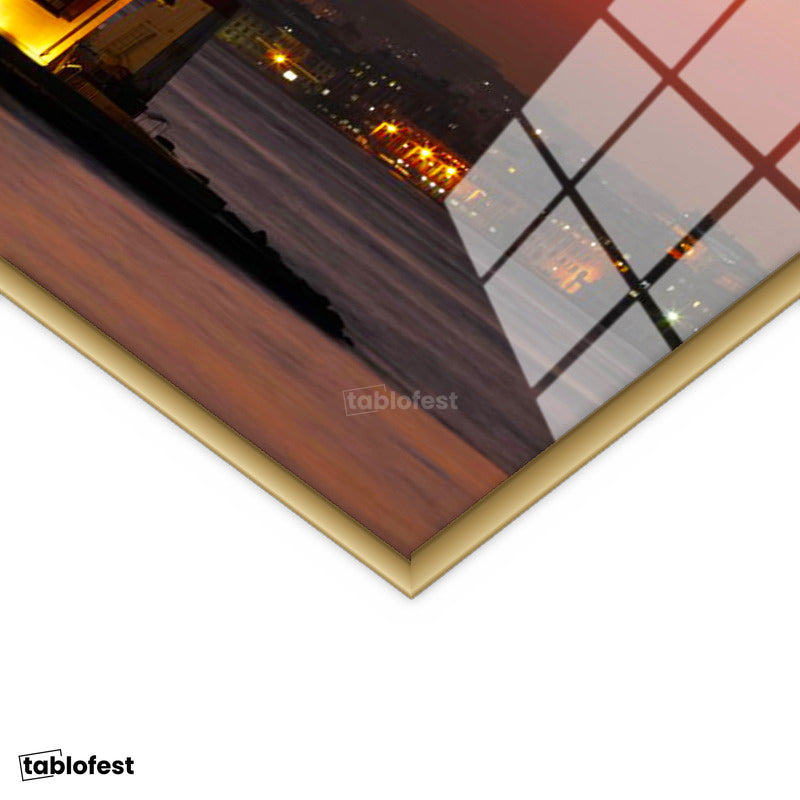 Altın Renk Metal Çerçeveli Tamperli Cam Tablo Kız Kulesi ve İstanbul Silüeti Şehir Mimari Tablo Duvar Dekoru