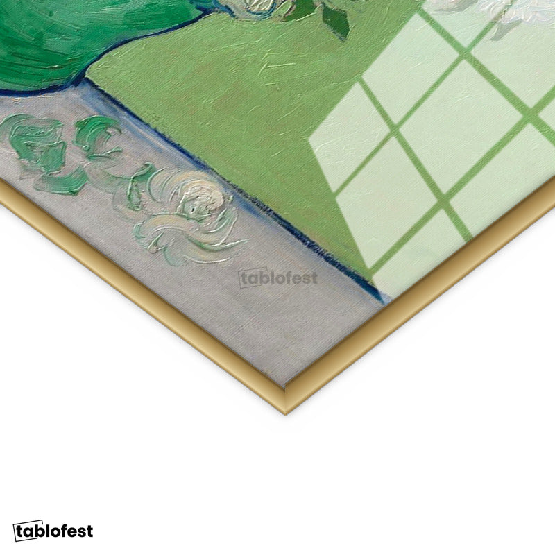 Altın Renk Metal Çerçeveli Tamperli Cam Tablo Vincent van Gogh Beyaz Güller ve Yeşil Vazo Zemin Ressam Tablosu Dekoru