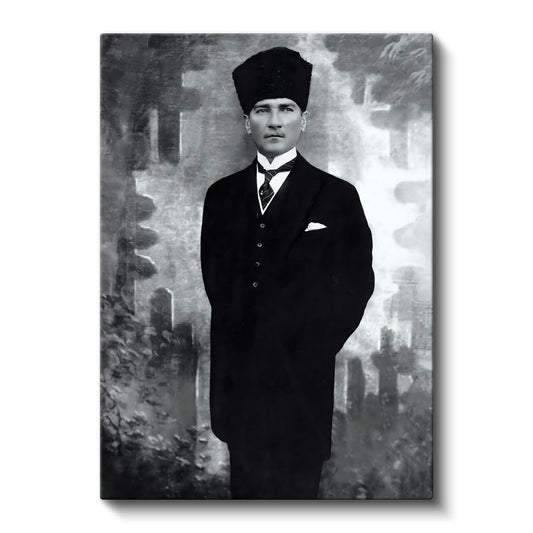 Siyah Beyaz Atatürk - Kalpak ve Klasik Duruş Kanvas Tablo