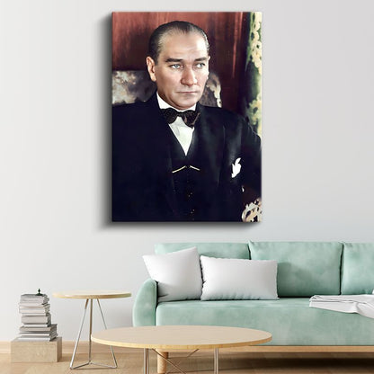Papyonlu Atatürk - Siyah Takım Elbise Portresi Kanvas Tablo