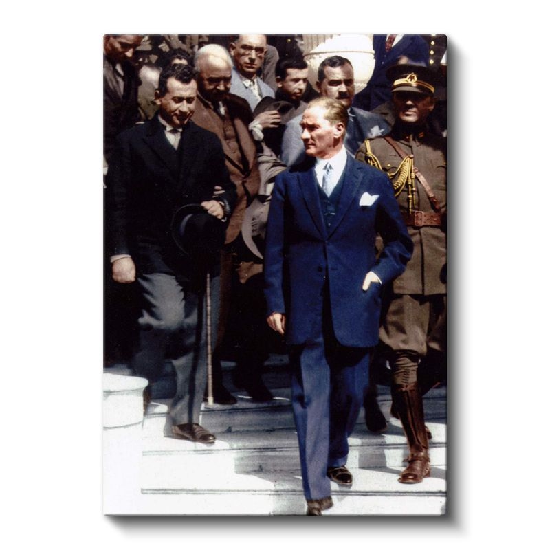 Meclis Çıkışı Atatürk - Mavi Takım Elbiseli Kanvas Tablo