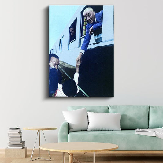 Tren Yolculuğu - El Sıkışma Anı Kanvas Tablo