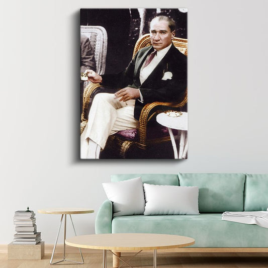 Hasır Koltukta Atatürk - Şık Oturuş Portresi Kanvas Tablo