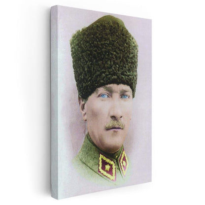 Yeşil Kalpaklı Atatürk - Askeri Üniforma Portresi Kanvas Tablo