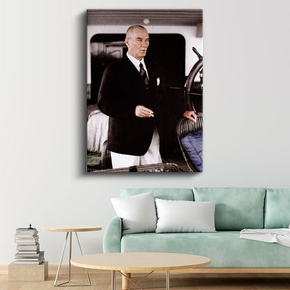 Otomobil Başında Atatürk - Siyah Ceket Beyaz Pantolon Kanvas Tablo