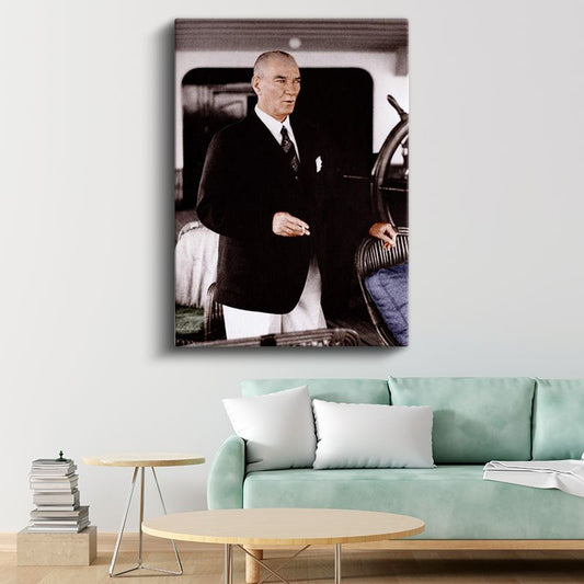 Otomobil Başında Atatürk - Siyah Ceket Beyaz Pantolon Kanvas Tablo