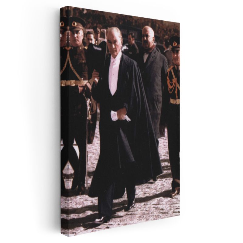 Siyah Pelerinli Atatürk - Resmi Tören Kanvas Tablo