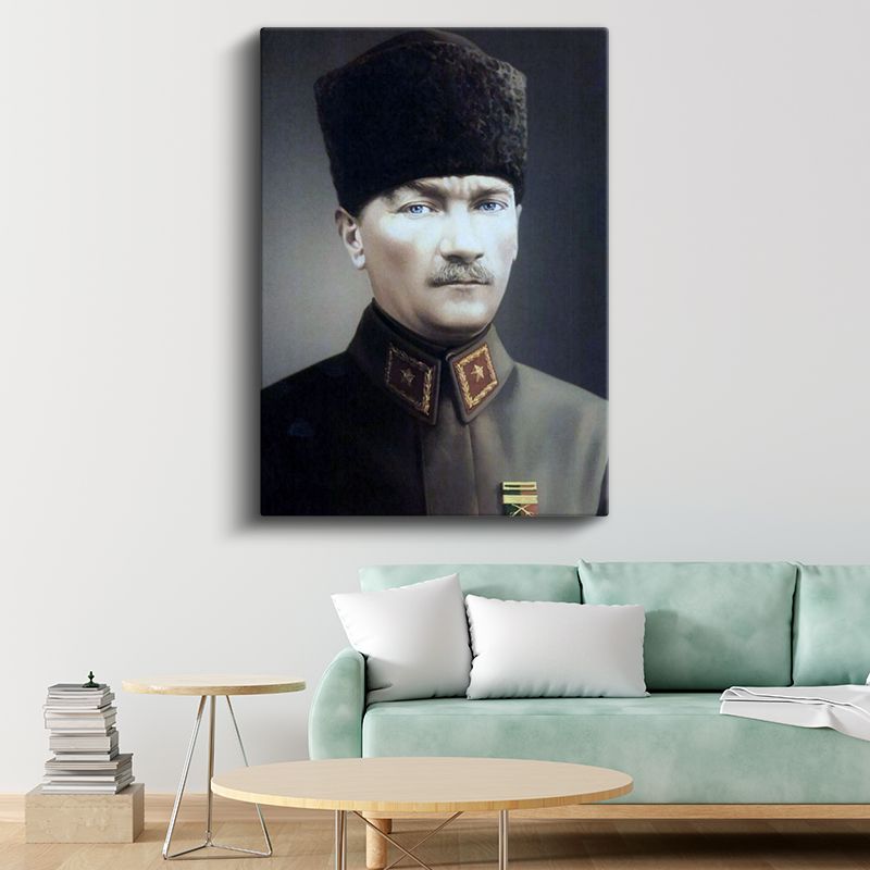 Kalpaklı Komutan - Askeri Üniforma Portresi Kanvas Tablo