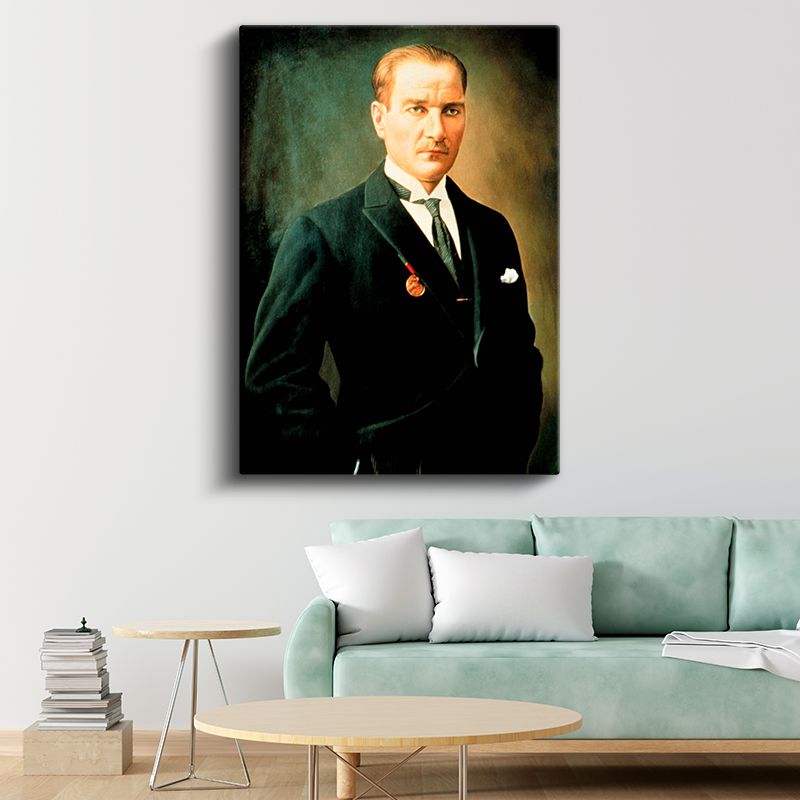 Yeşil Fonlu Portre - Madalyalı Resmi Kıyafet Kanvas Tablo